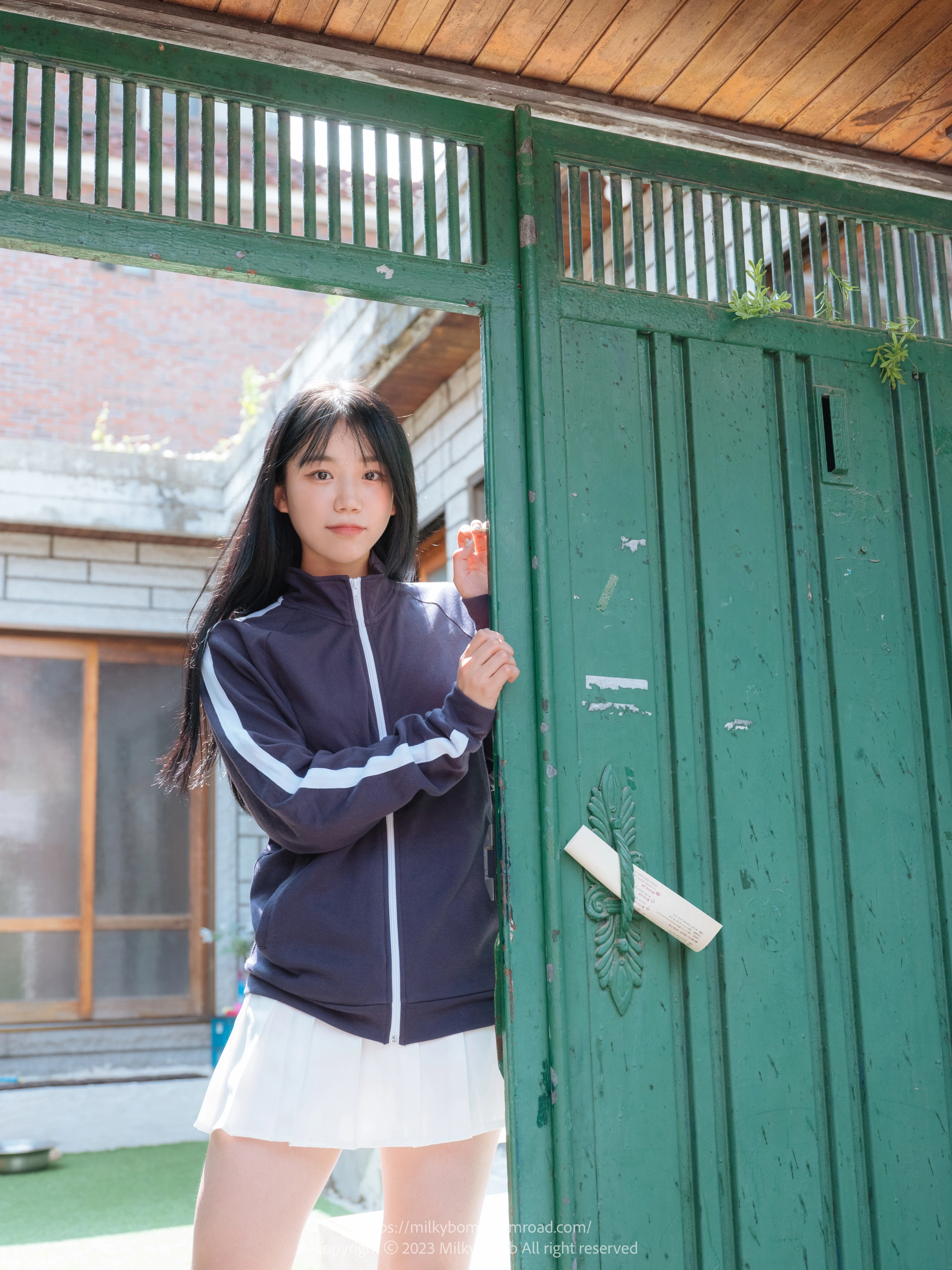 003.[MilkyBomb] Yui Vol.002 - Tracksuit 2